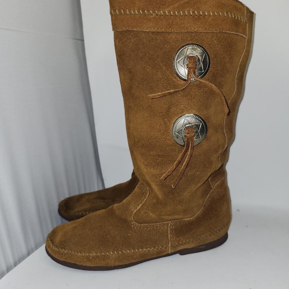 Size 7 caramel brown mid calf Minnetonka Moccasins boots